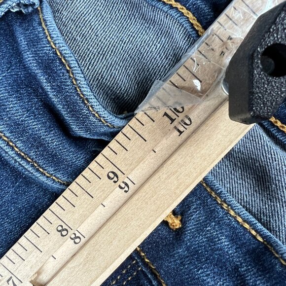 Judy Blue Jeans Womens Measured 36* Relaxed Blue Distressed Stretch Denim Tag 32 - Picture 15 of 16